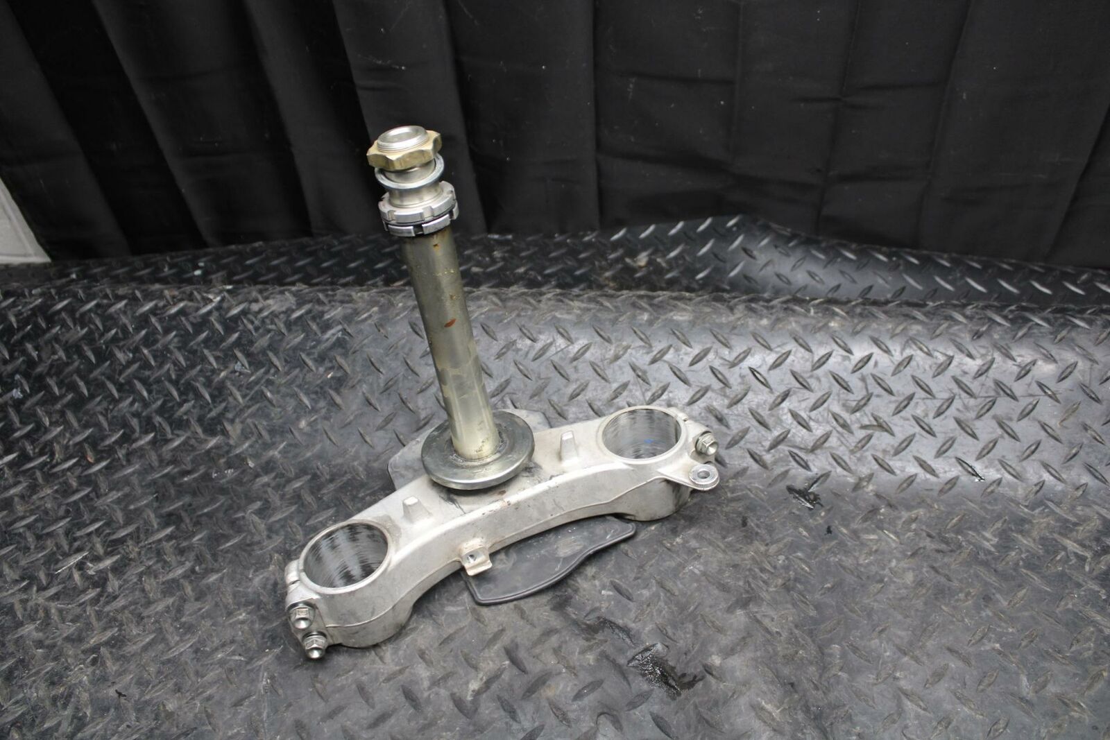08-09 SUZUKI GSXR600 FRONT FORKS CLAMP LOWER TRIPLE TREE STEM 51410-01H10 BB204