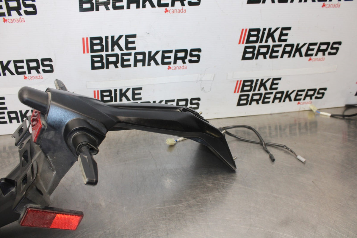 23 YAMAHA YZF R3 REAR BACK FENDER MUD GUARD BB003-A