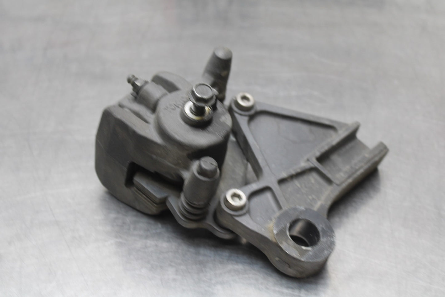 08 KAWASAKI NINJA ZX10R REAR BACK BRAKE CALIPER W MOUNT BRACKET BB201