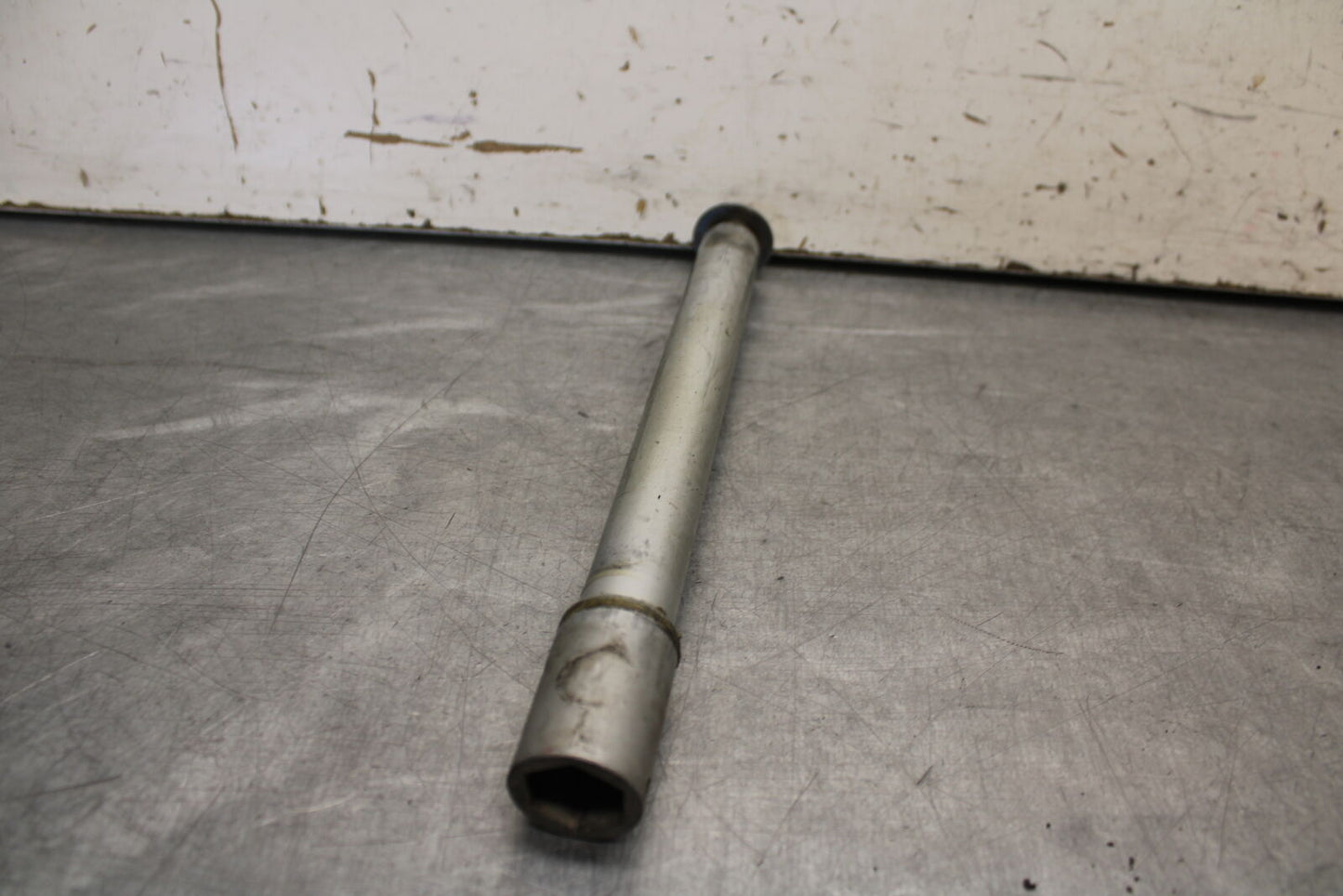 05-06 HONDA CBR600RR FRONT WHEEL RIM AXLE PIVOT BOLT 44301-MEE-D00 BB655