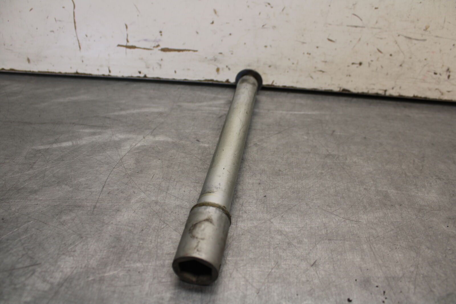 05-06 HONDA CBR600RR FRONT WHEEL RIM AXLE PIVOT BOLT 44301-MEE-D00 BB655