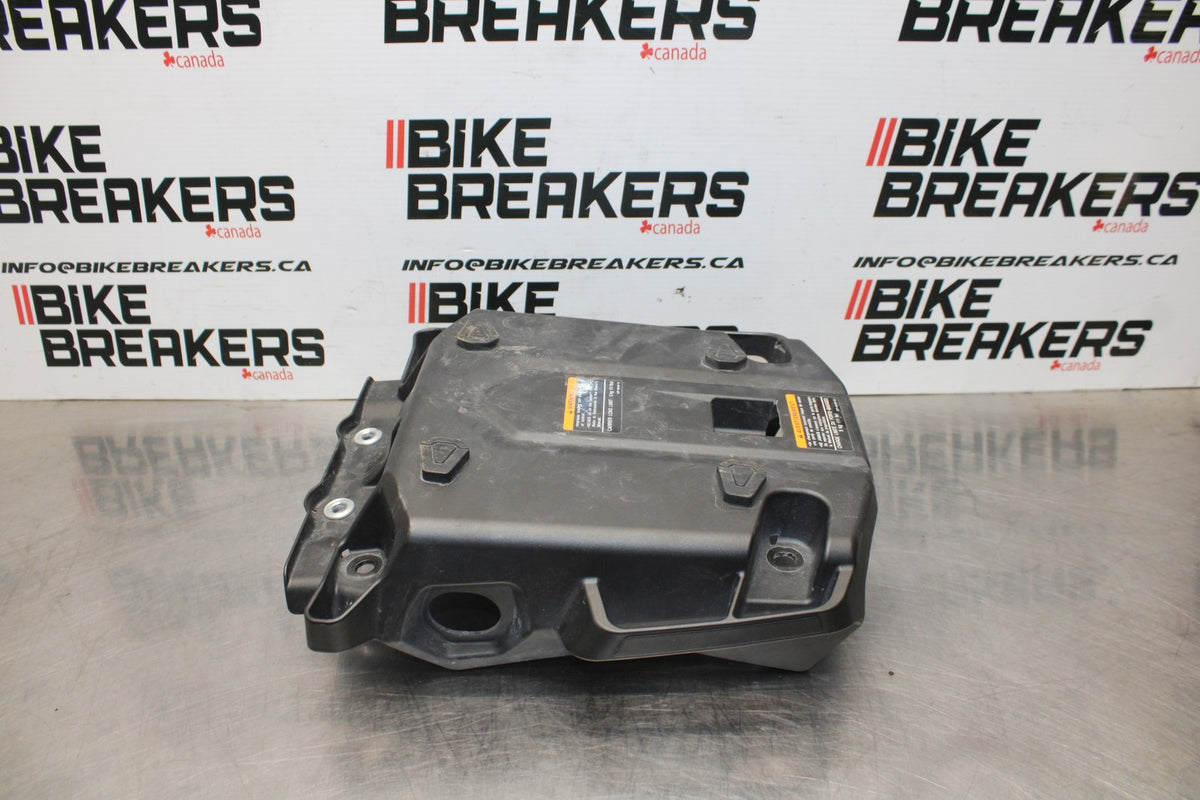 18 YAMAHA SUPER TENERE CENTER REAR BACK TAIL FAIRING COVER TRIM COWL BB832