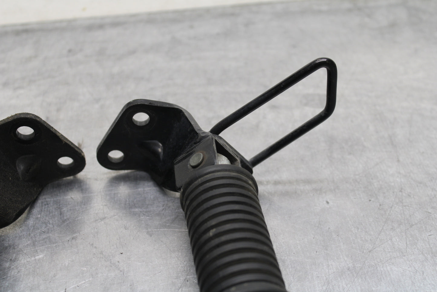04 SUZUKI INTRUDER 800 REAR PASSENGER FOOT STEP PEG BB758