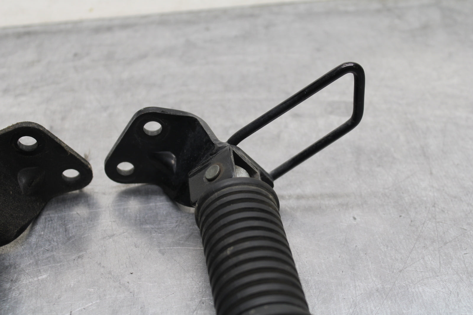 04 SUZUKI INTRUDER 800 REAR PASSENGER FOOT STEP PEG BB758