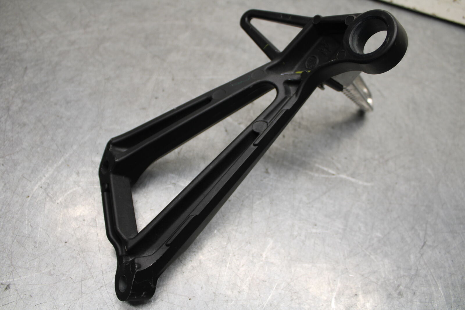 15-17 YAMAHA YZF R3 RIGHT REAR BACK PASSENGER PEG BB651