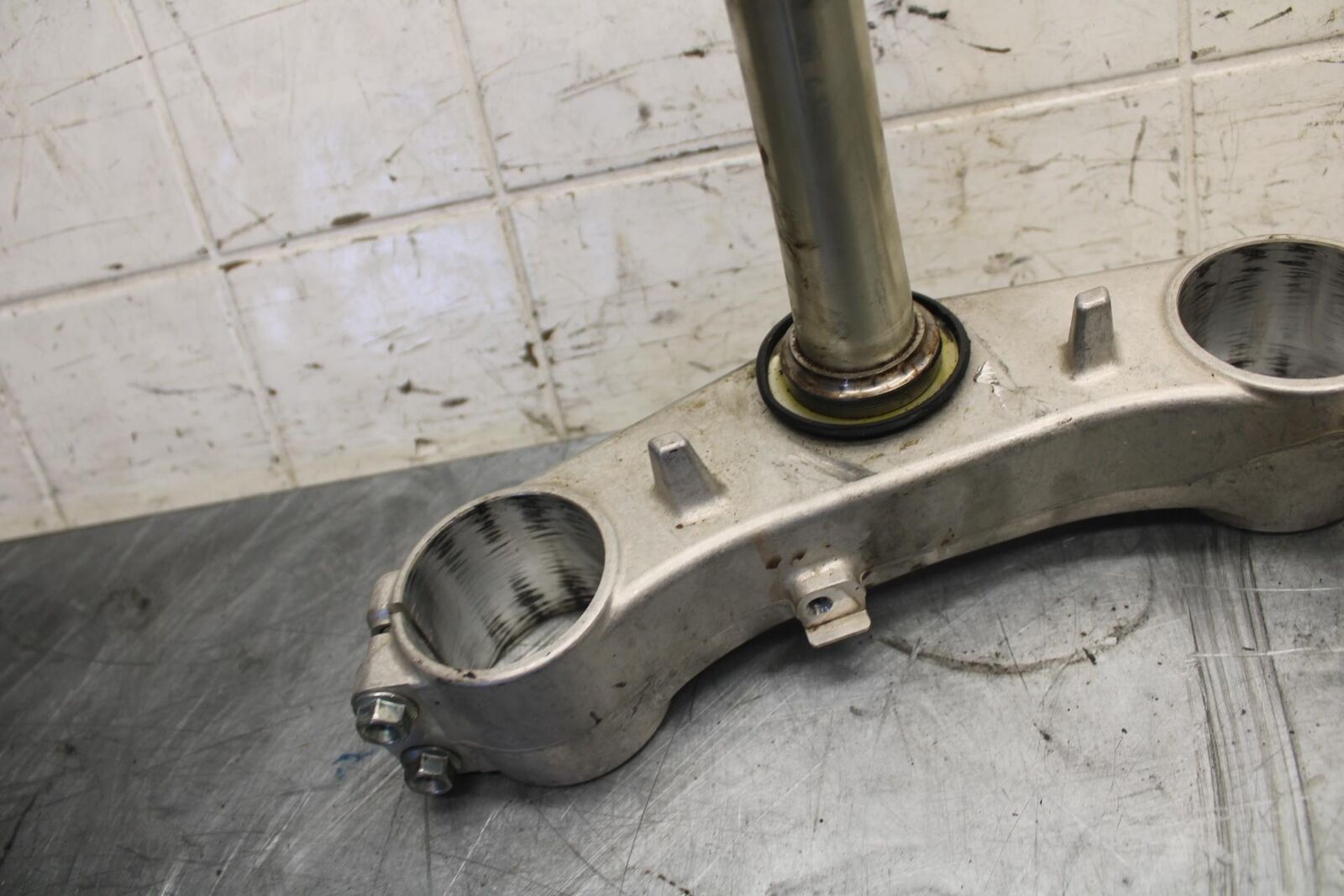 2009 Suzuki GSXR750  FORKS CLAMP LOWER TRIPLE TREE STEM 51410-01H10 BB508