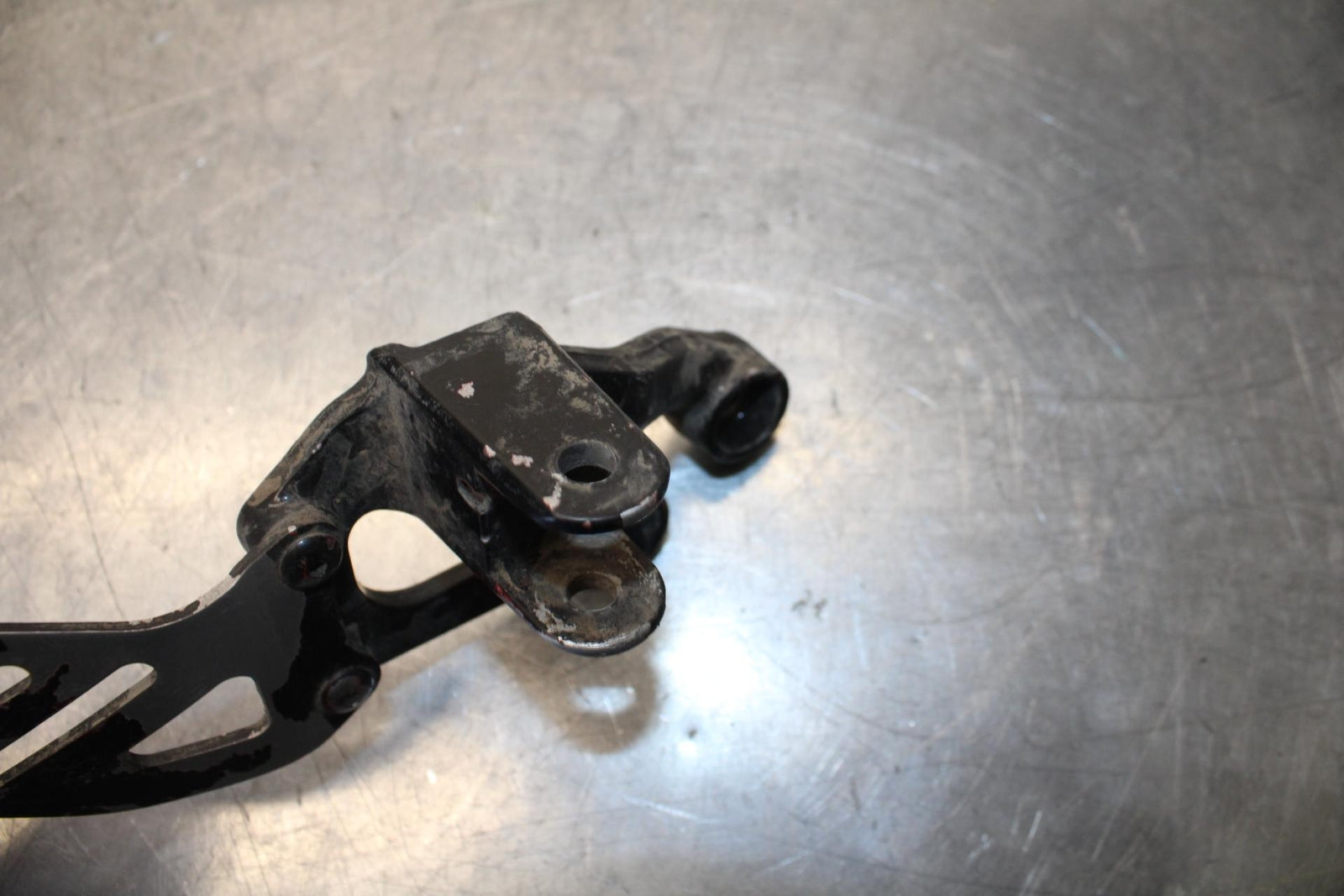 08-10 SUZUKI GSXR 600  LEFT REARSET  DRIVER FOOT PEG BRACKET MOUNT BB101 #B