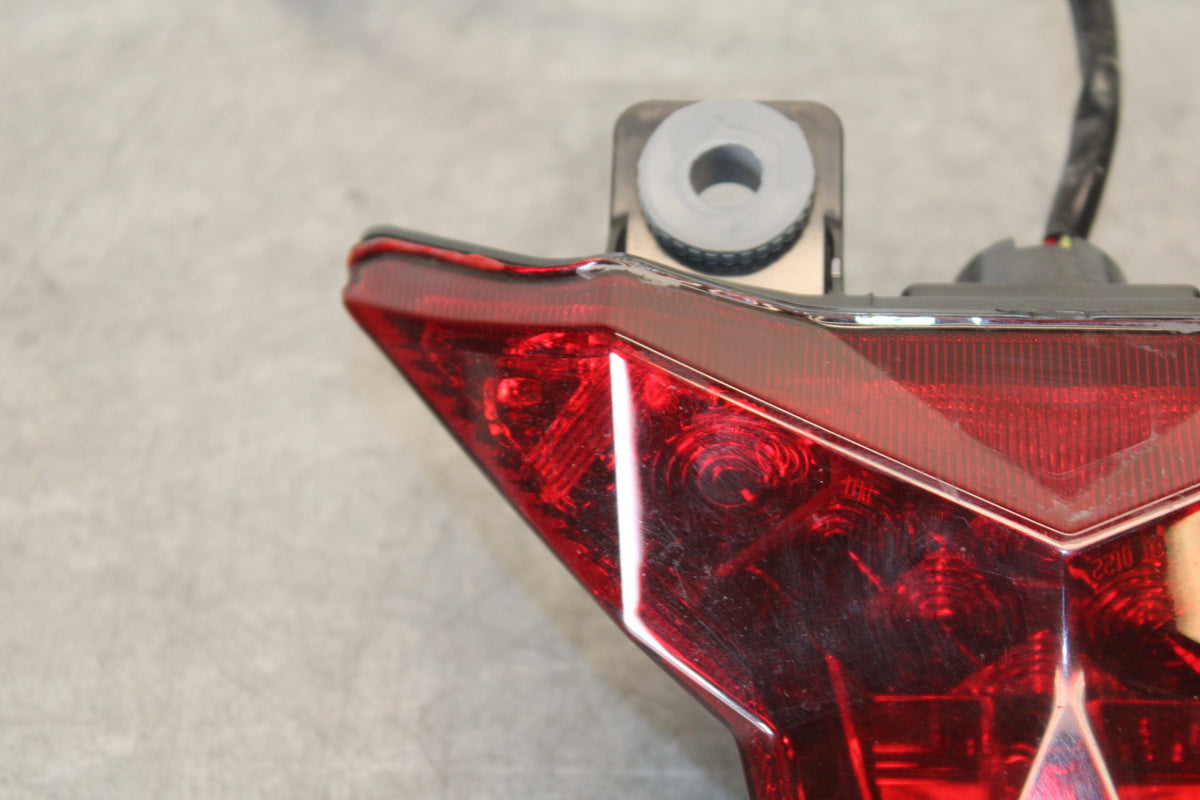 18-23 KAWASAKI NINJA 400 REAR TAIL TAILLIGHT BACK BRAKE LIGHT  BB679