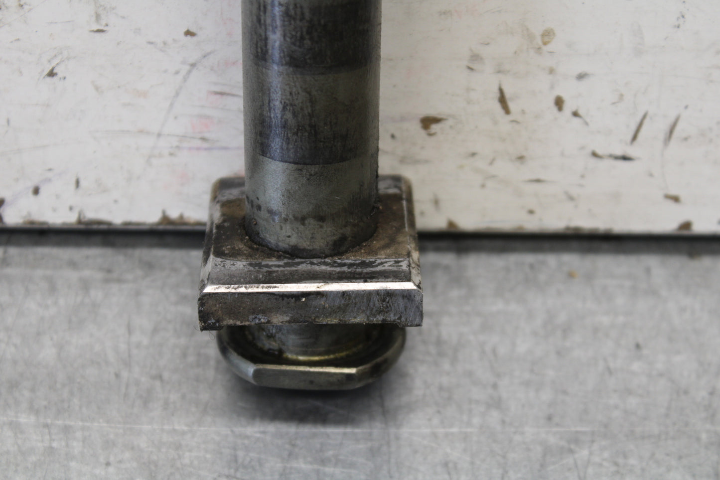 16 KAWASAKI NINJA ZX10R REAR AXLE BACK WHEEL RIM BOLT AXEL 41068-0613 BB650