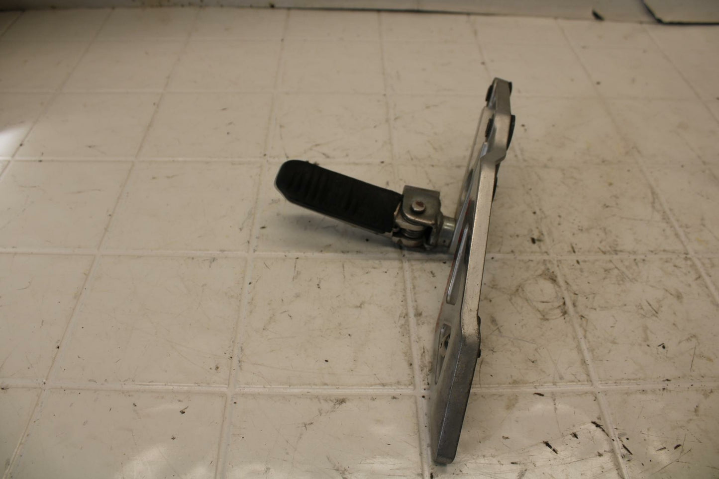 93-96 SUZUKI GSXR1100W LEFT REARSET REAR SET DRIVER FOOT PEG REST STOP BB12