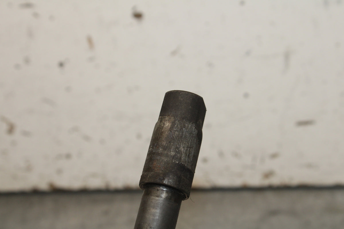 99-00 YAMAHA V STAR 1100 REAR AXLE BACK WHEEL RIM PIVOT BOLT AXEL BB711