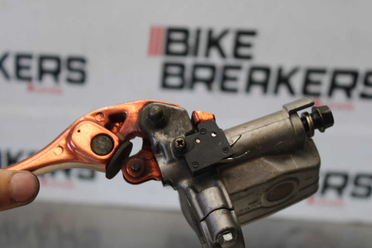 06-07 HONDA INTERCEPTOR 800 VFR800 FRONT BRAKE MASTER CYLINDER w/ LEVER BB917