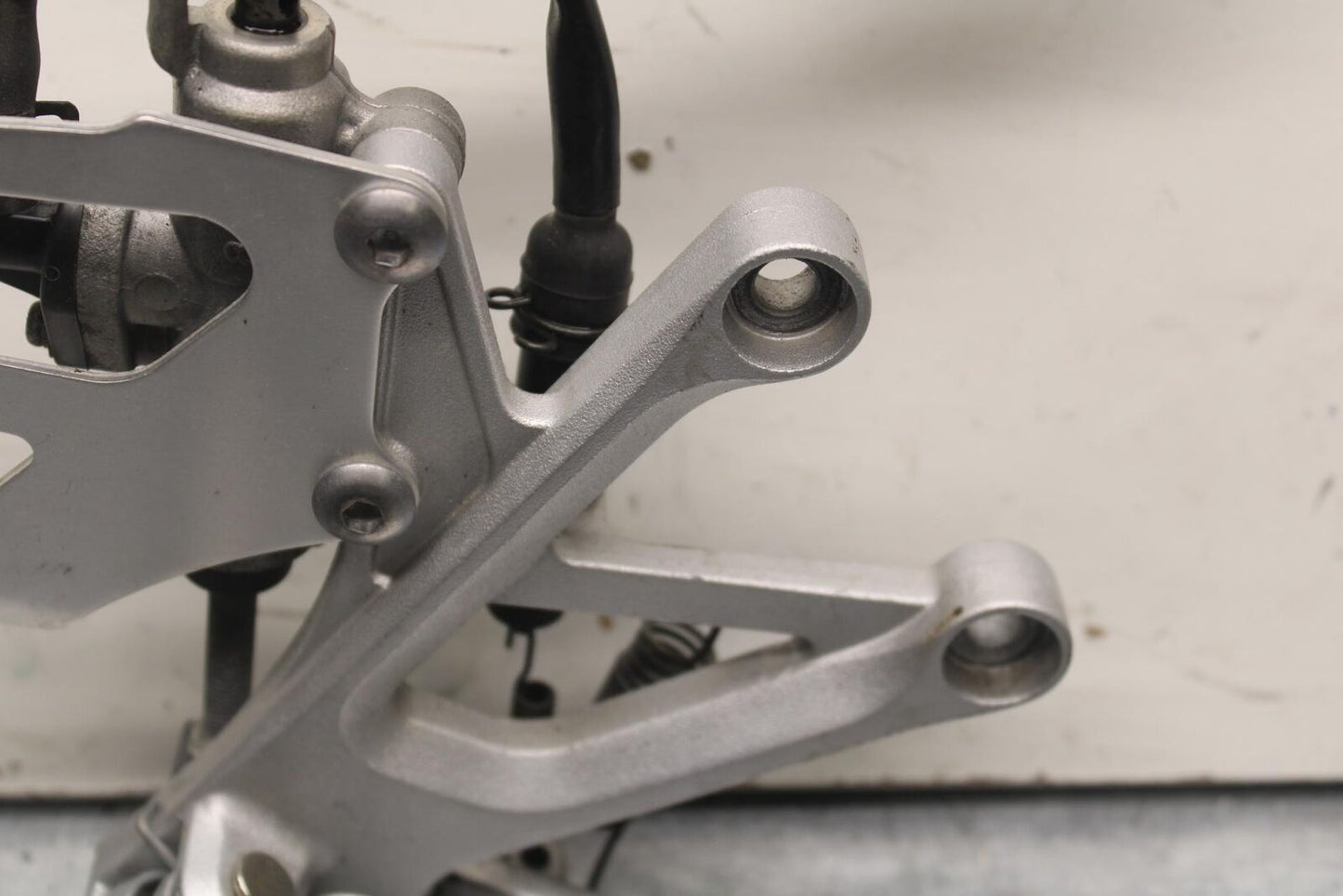 2004 Honda CBR600F4i RIGHT REARSET REAR SET DRIVER FOOT PEG REST STOP BB606
