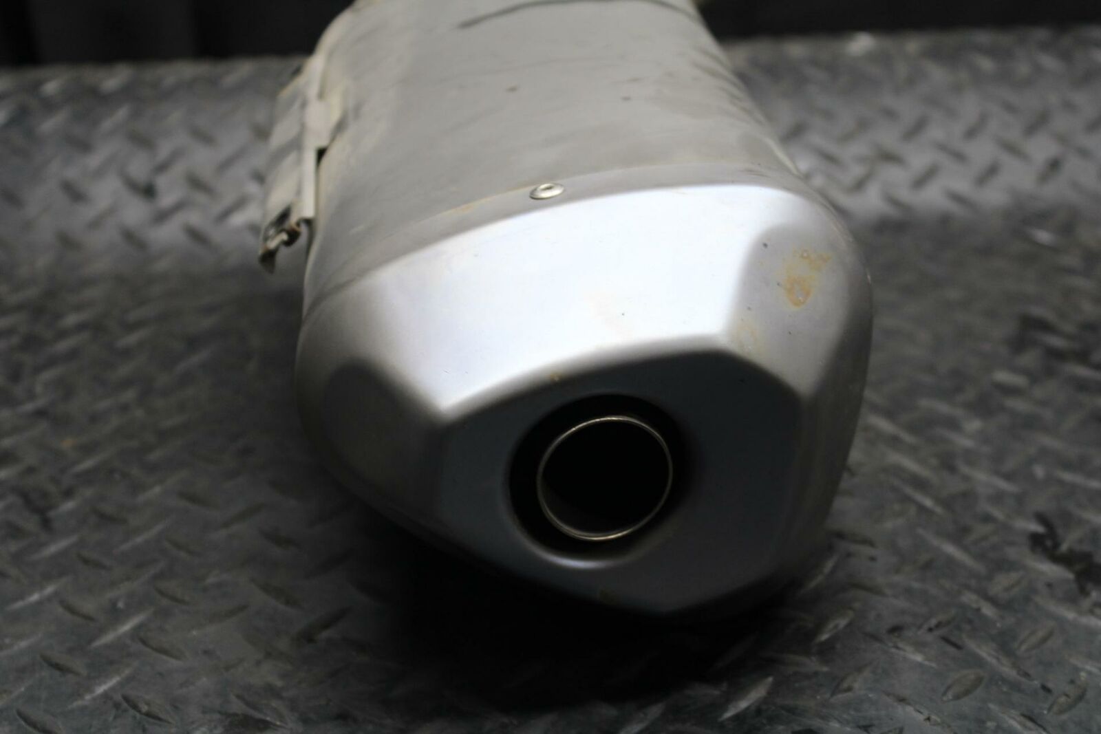 09-14 YAMAHA YZF R1 RIGHT EXHAUST PIPE MUFFLER SLIP ON CAN SILENCER BB196