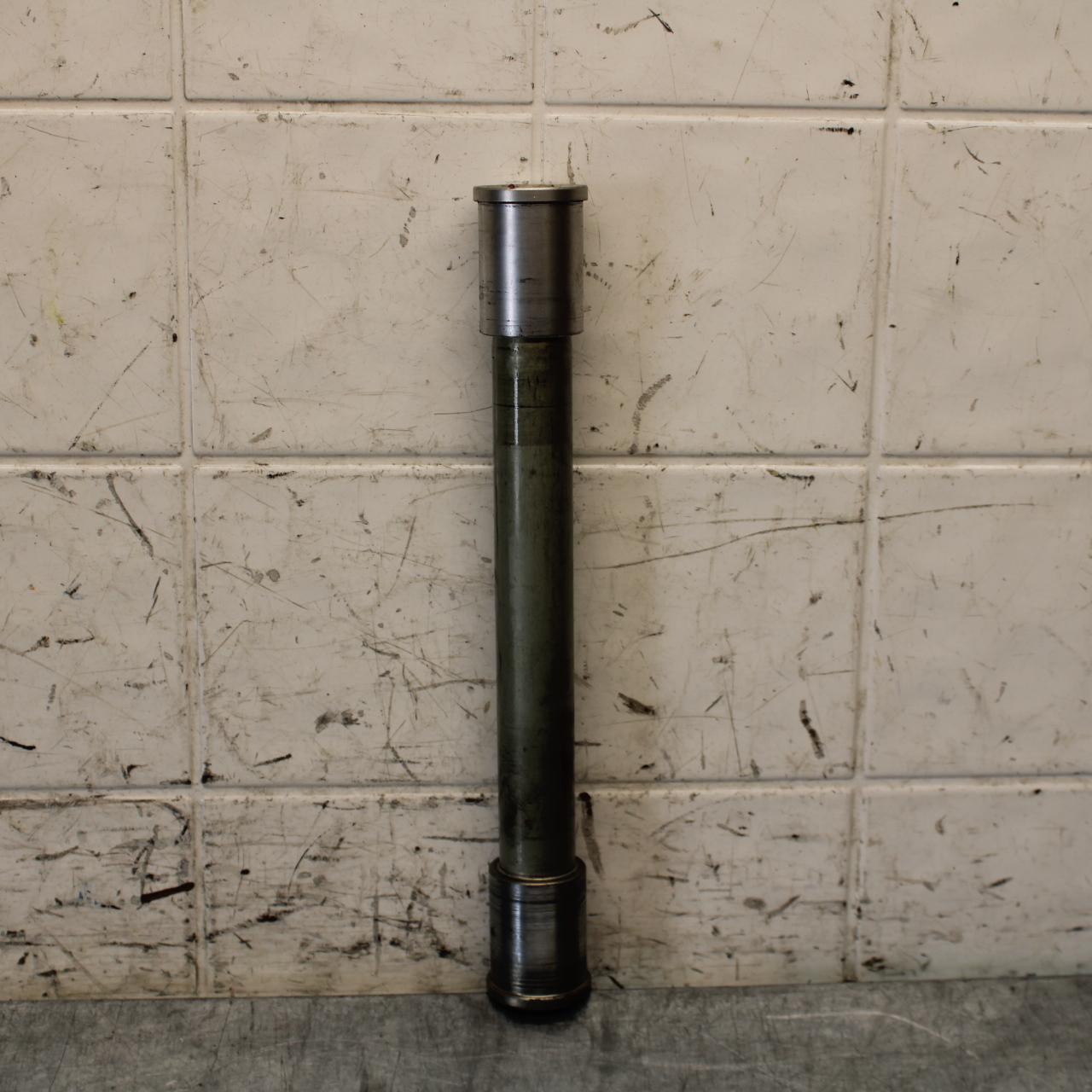 2011 Kawasaki Ninja ZX10R ZX1000K ABS FRONT WHEEL RIM AXLE   BB555