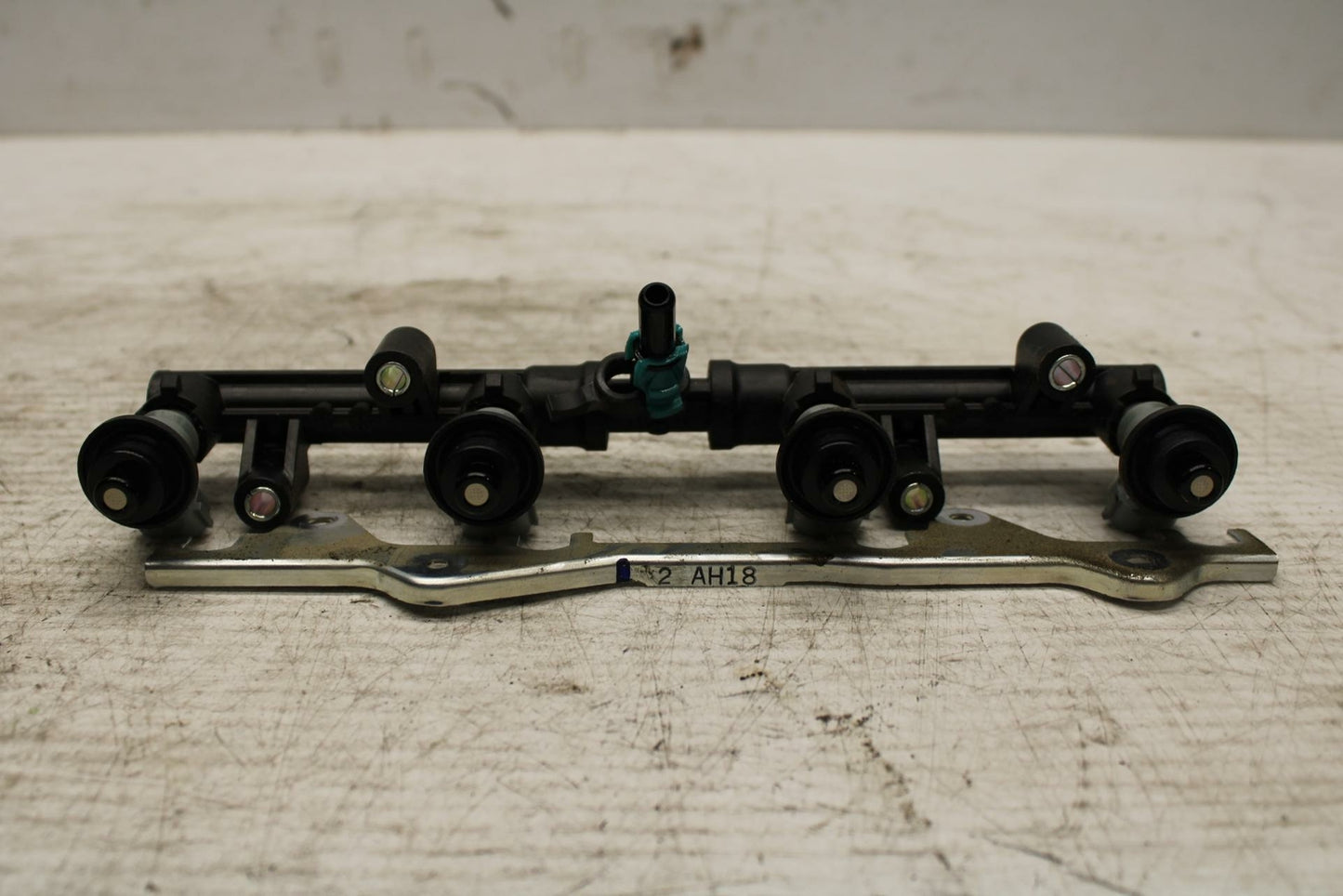 07-12 HONDA CBR600RR SECONDARY FUEL INJECTORS TOP AIRBOX GAS RAIL BB309