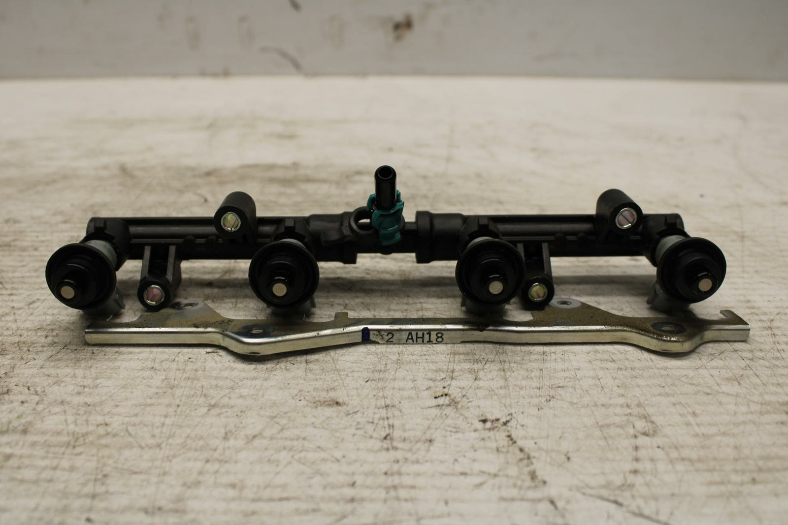 07-12 HONDA CBR600RR SECONDARY FUEL INJECTORS TOP AIRBOX GAS RAIL BB309