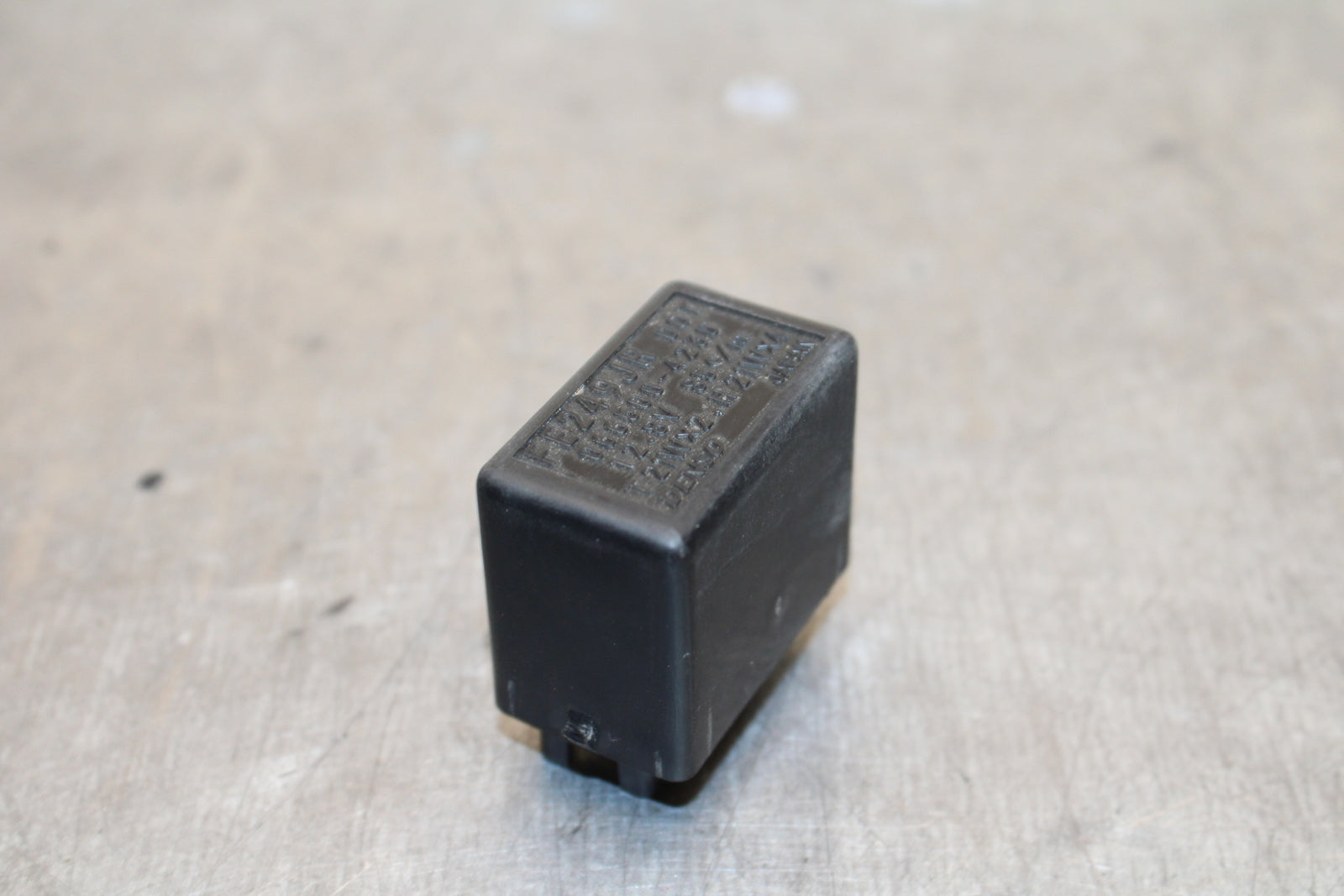 03 SUZUKI SV650S TURN SIGNAL BLINKER RELAY FLASHER SWITCH BB130