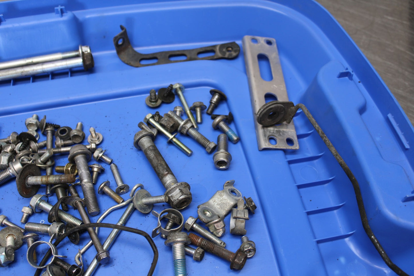 06-07 SUZUKI GSXR 600 MOUNTING BOLTS HARDWARE MOTOR SCREWS BB170