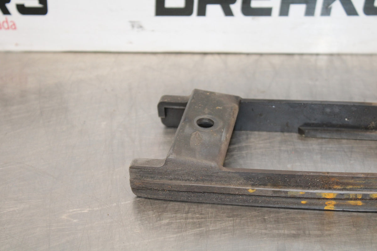 03 YAMAHA YZF R1 SWINGARM CHAIN BUFFER SLIDER GUIDE BB895