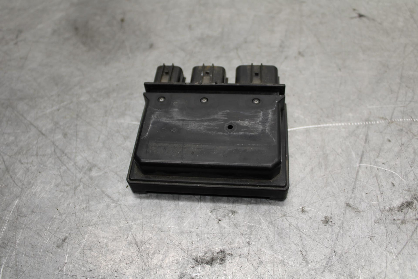 17 KAWASAKI Z900 ZR900 RELAY ASSEMBLY FUSE BOX BB549