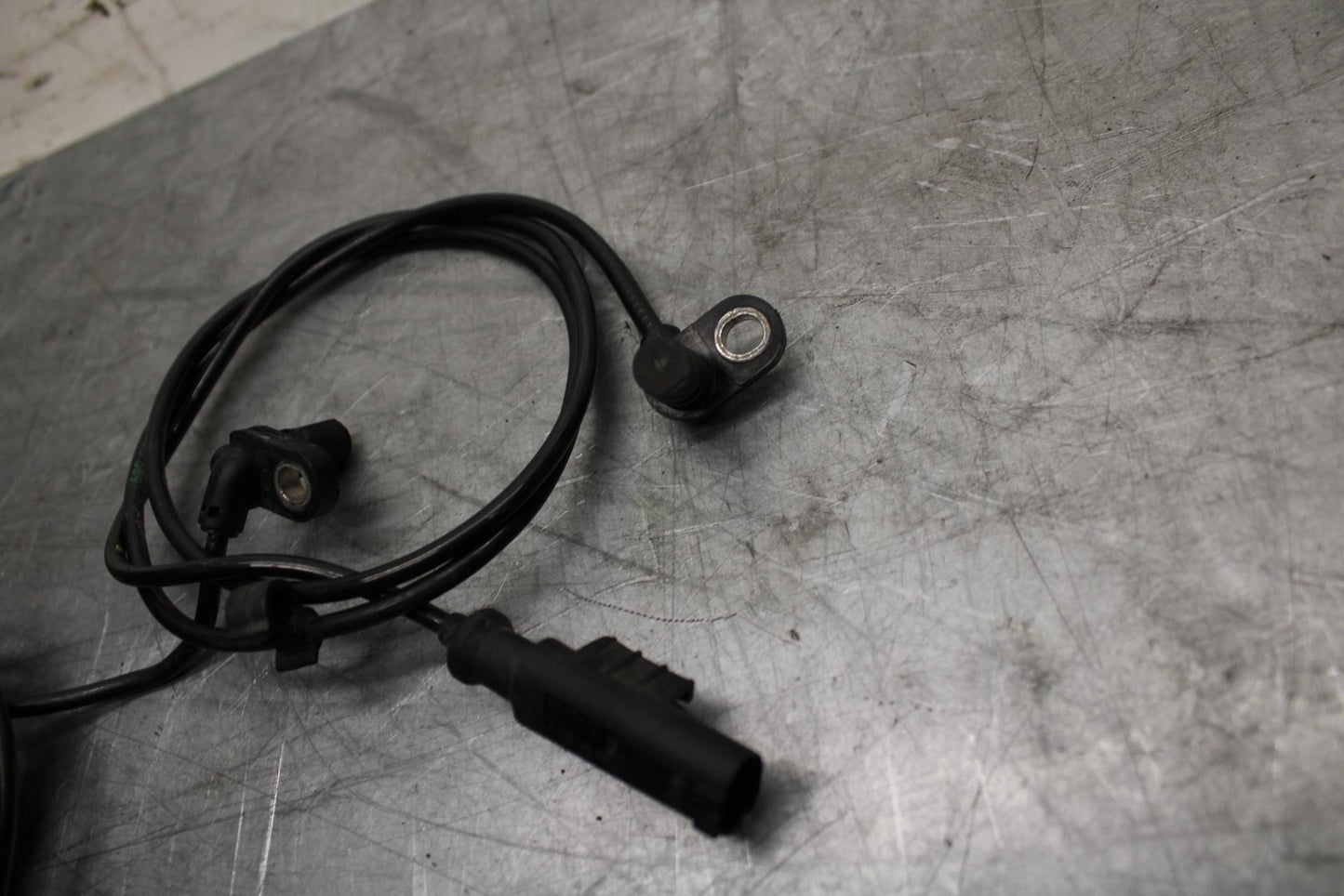 21 HUSQVARNA VITPILEN 401 FRONT REAR ABS BRAKE SENSOR BB467