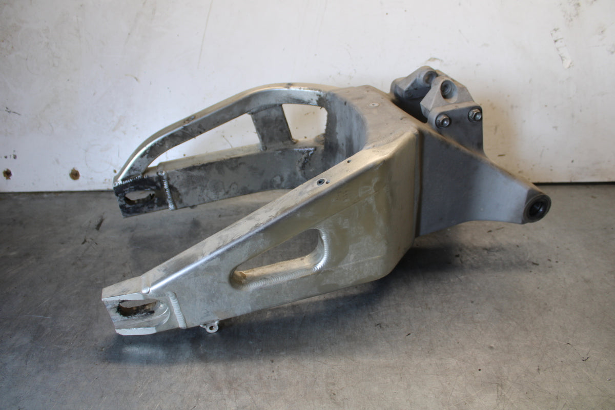 03-04 HONDA CBR600RR REAR SWINGARM BACK SUSPENSION SWING ARM BB661