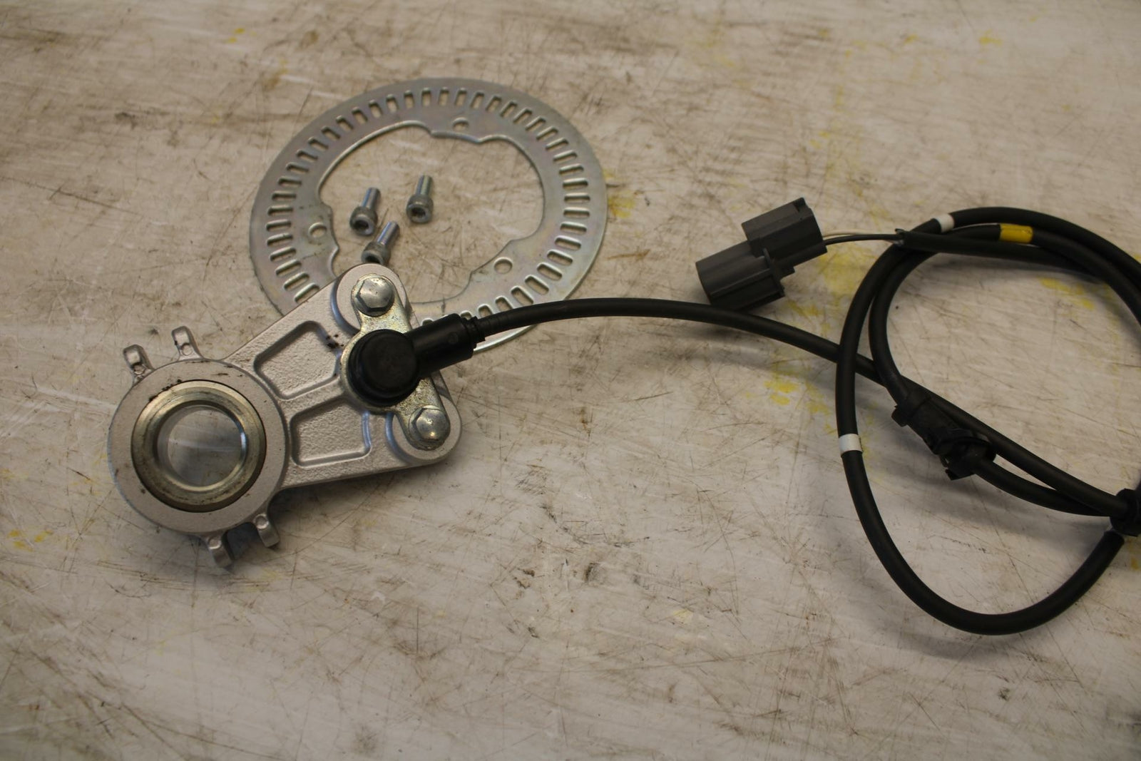07-12 SUZUKI BANDIT 650F FRONT WHEEL ABS BRAKE RING SENSOR BB280