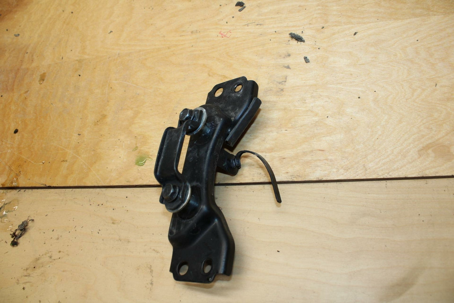 09-10 KAWASAKI ER-6N GAS TANK FUEL CELL PETROL RESERVOIR BRACKET MOUNT BB325