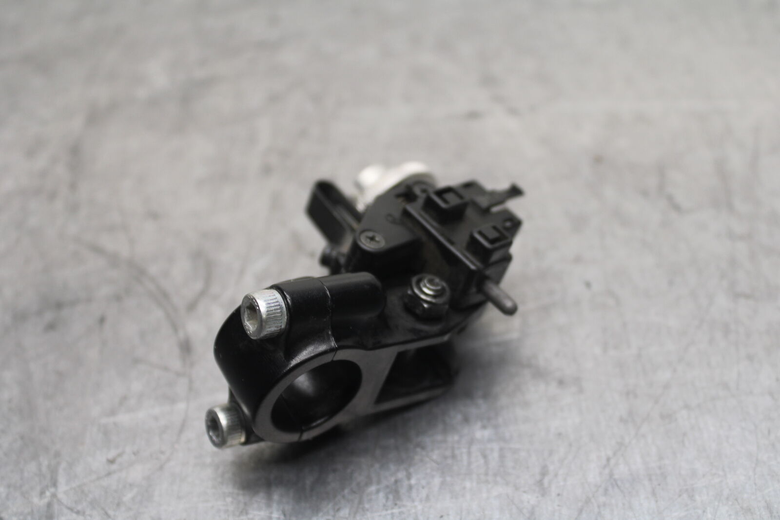 09-12 KAWASAKI NINJA ZX6R CLUTCH LEVER PERCH MOUNT BRACKET BB110