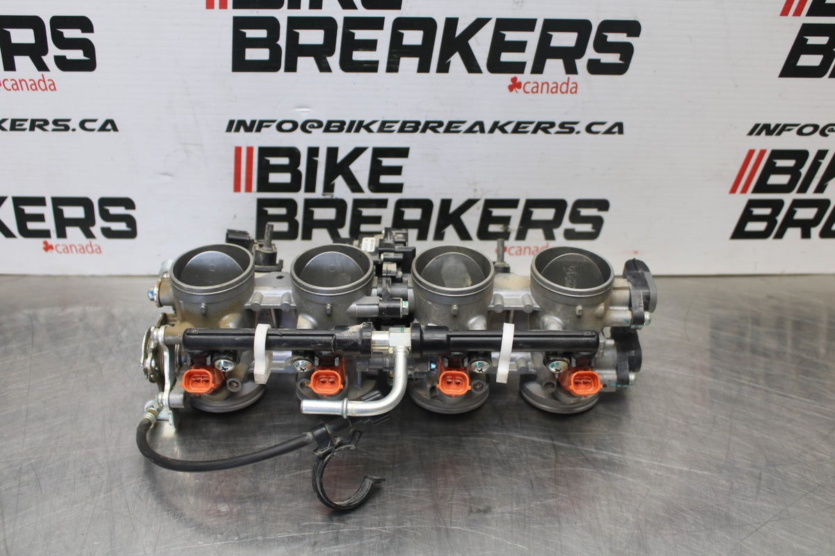 24-25 KAWASAKI NINJA ZX6R MAIN FUEL INJECTORS / THROTTLE BODIES BB785