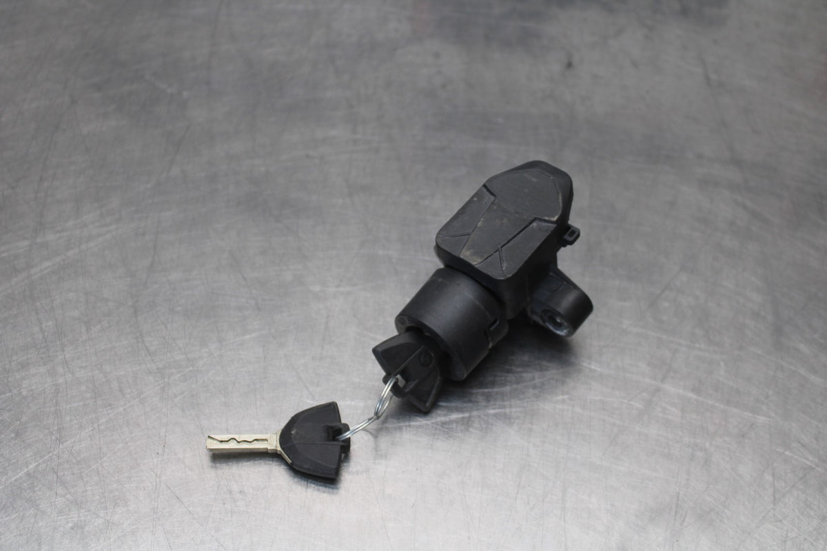 20-23 BMW F900R IGNITION LOCK KEY SET W/ GAS CAP AND ALARM BB923