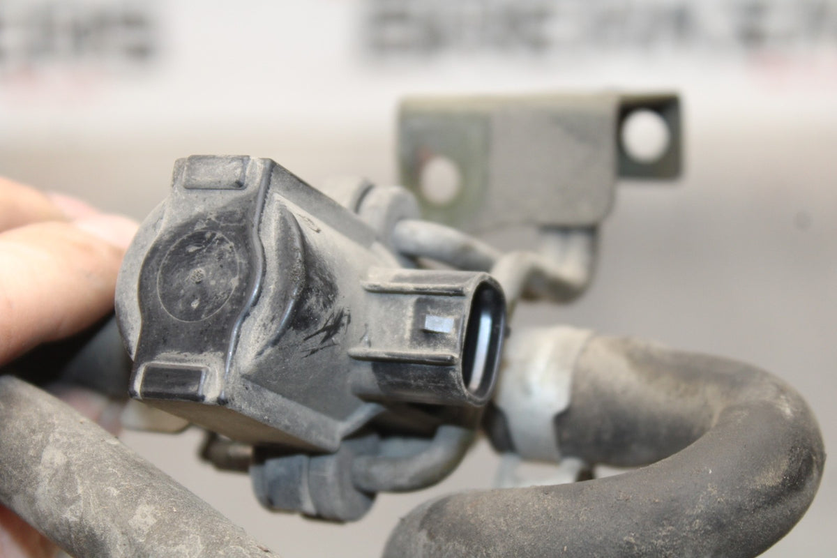 05-06 SUZUKI GSXR1000 AIR VALVE SOLENOID TOP ENGINE SWITCH SENSOR BB773