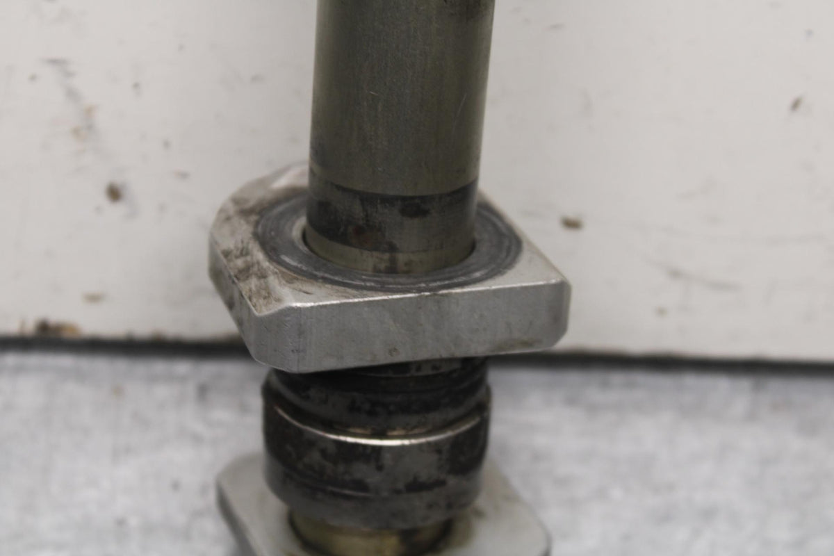06-07 SUZUKI GSXR 600 REAR AXLE BACK WHEEL RIM PIVOT BOLT AXEL BB104