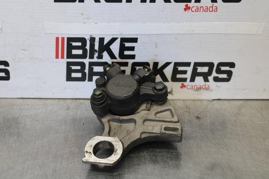 03-04 YAMAHA YZF R6S REAR BACK BRAKE CALIPER W MOUNT BRACKET BB890