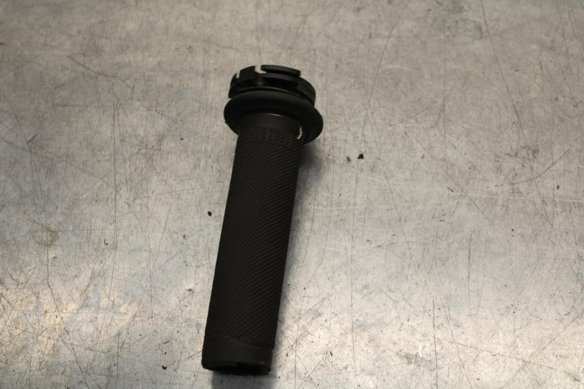 05 YAMAHA YZF R6S RIGHT THROTTLE GRIP BB600