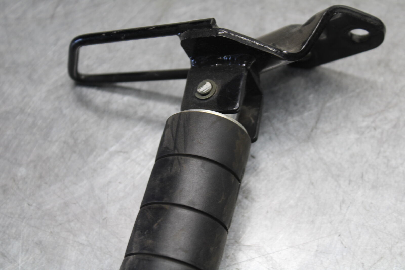 05-06 SUZUKI BOULEVARD M50 REAR PASSENGER FOOT STEP PEG BB671