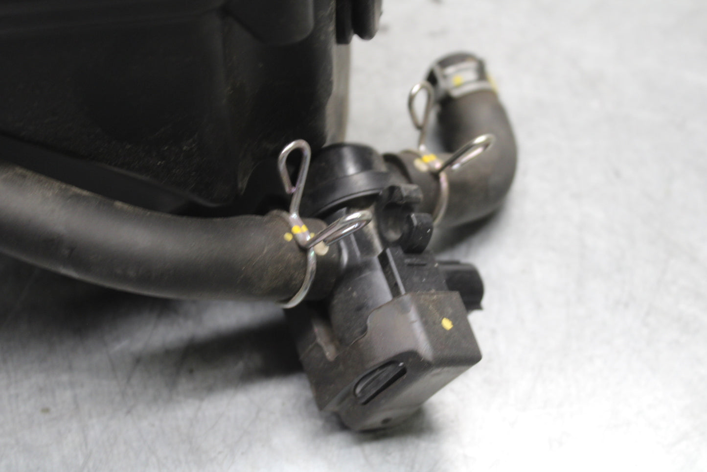 18-23 KAWASAKI NINJA 400 AIRBOX AIR INTAKE FILTER BOX BB660