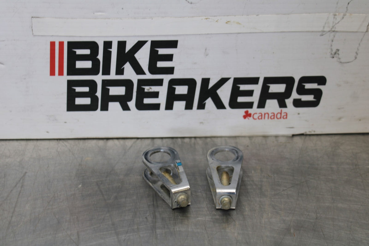 03 HONDA SHADOW SPIRIT 750 VT750DC CHAIN TENSIONER ADJUSTMENT BRACKETS BB907