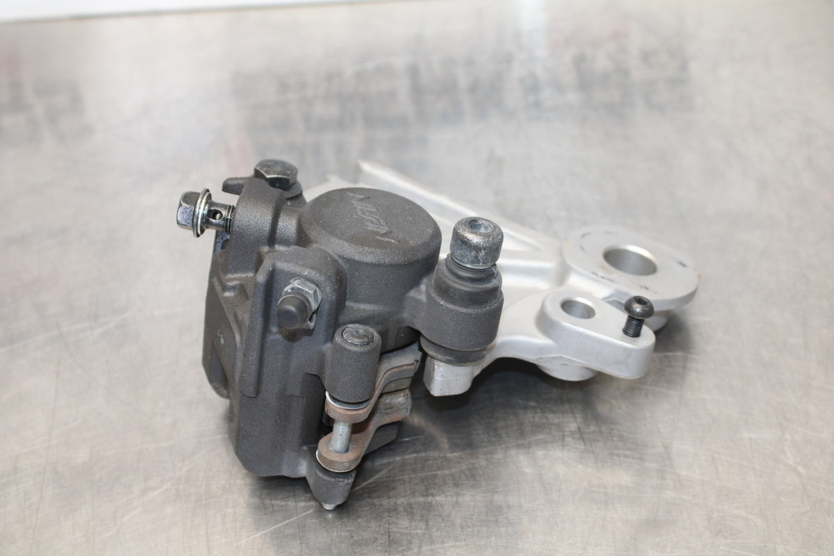 22-25 YAMAHA YZF R7 REAR BACK BRAKE CALIPER W MOUNT BRACKET BB182