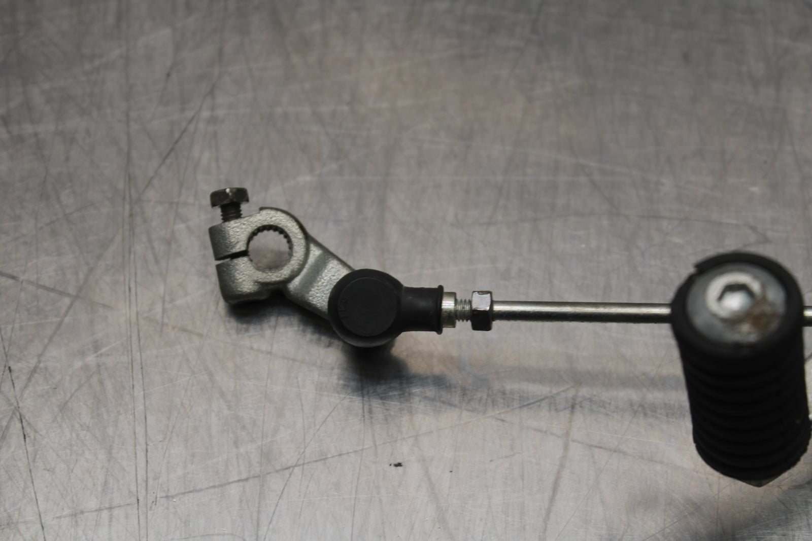 03 SUZUKI SV650S LEFT REARSET REAR SET DRIVER FOOT PEG REST STOP BB167