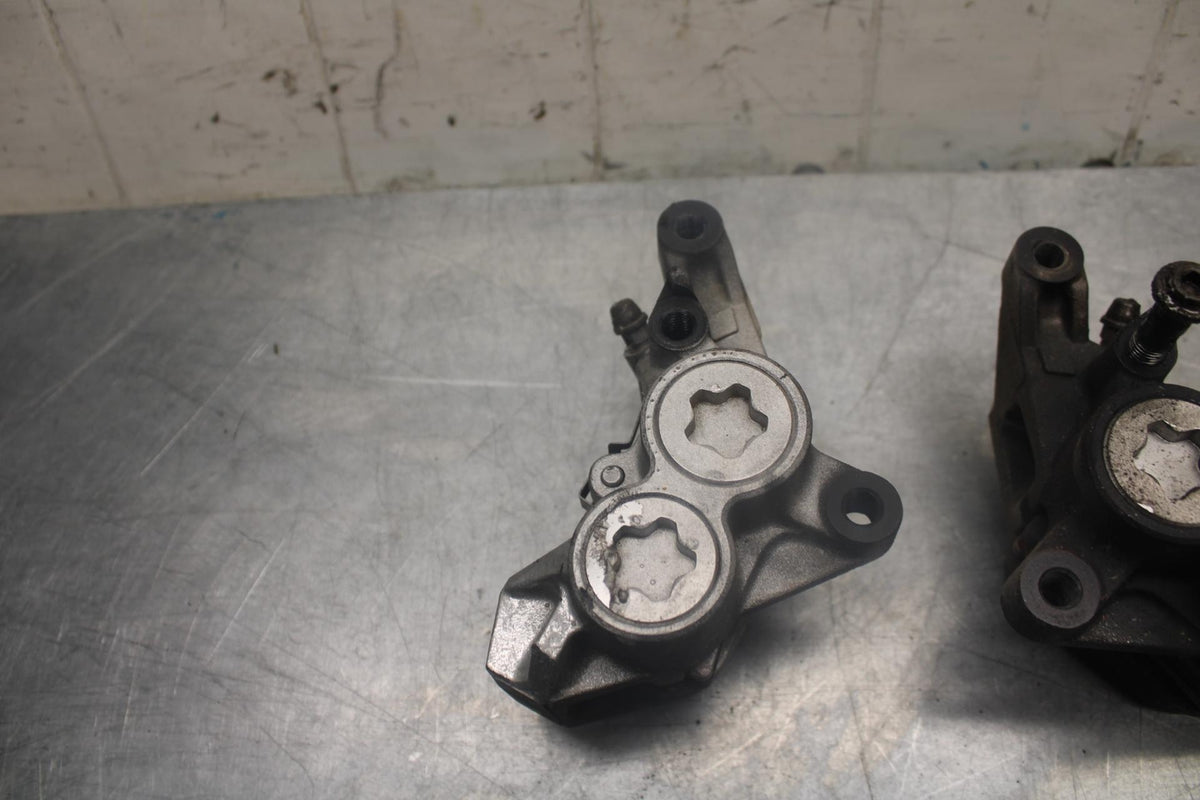 18-20 YAMAHA MT-07  RIGHT LEFT FRONT BRAKE CALIPER SET PAIR CALIPERS BB457