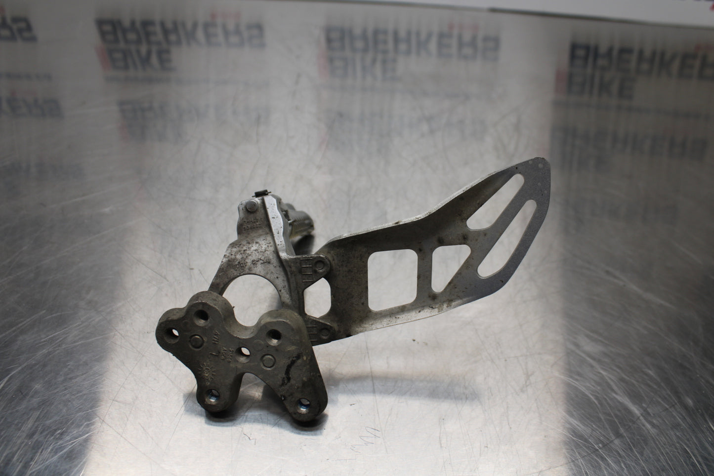 11 SUZUKI GSXR1000 LEFT REARSET REAR SET DRIVER FOOT PEG REST STOP BB142