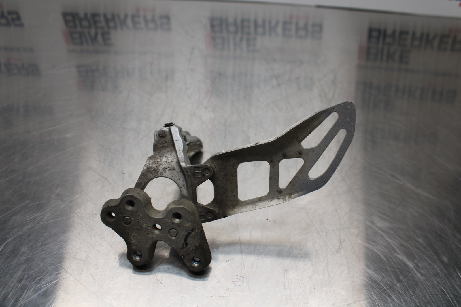 11 SUZUKI GSXR1000 LEFT REARSET REAR SET DRIVER FOOT PEG REST STOP BB142