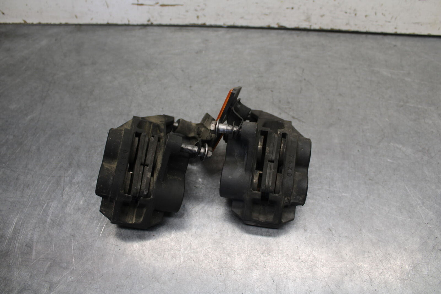 08-09 YAMAHA YZF R6S RIGHT LEFT FRONT BRAKE CALIPER SET PAIR CALIPERS  BB690