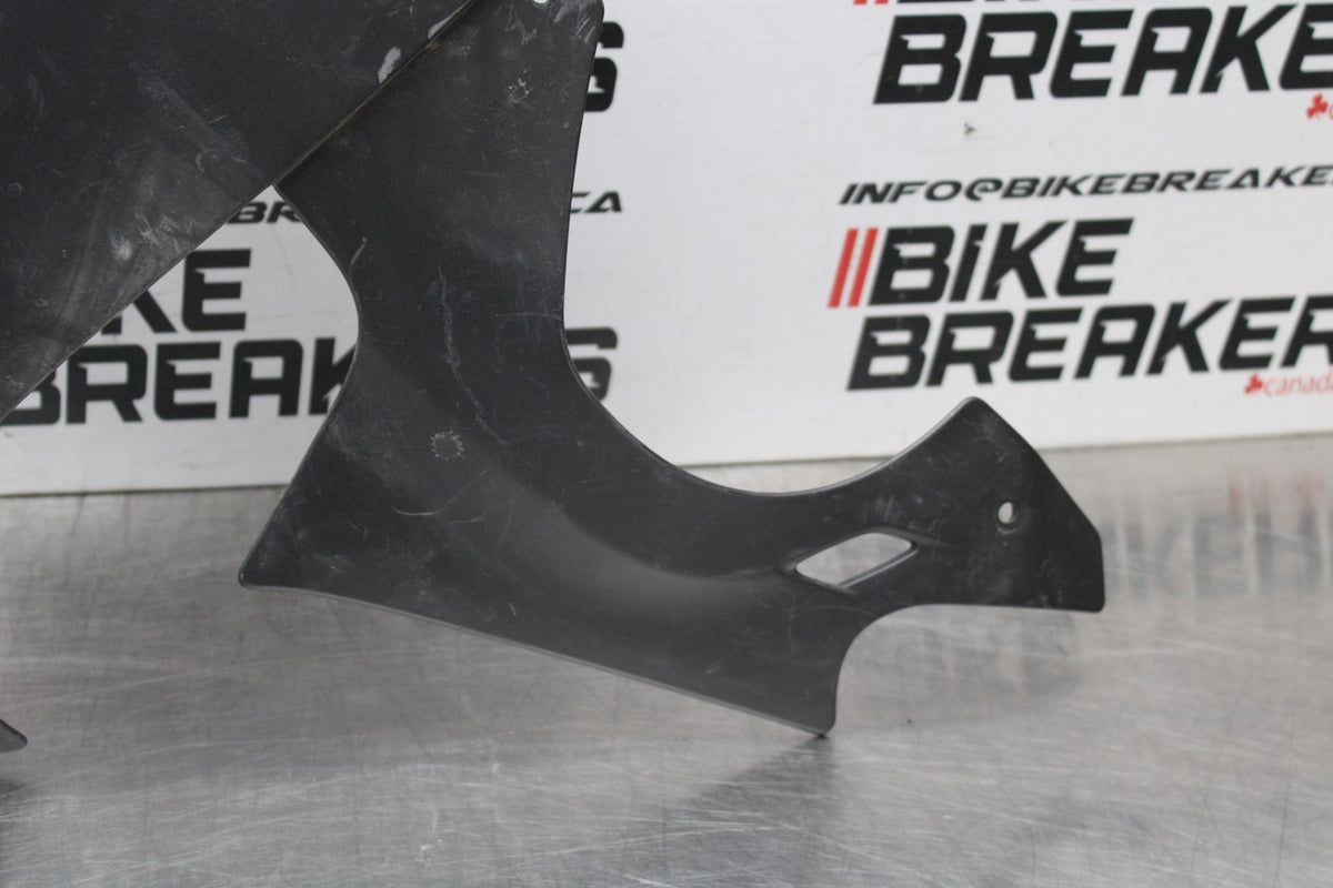 20-24 YAMAHA YZF R1 LEFT MID UPPER SIDE FAIRING COWL PLASTIC BB173