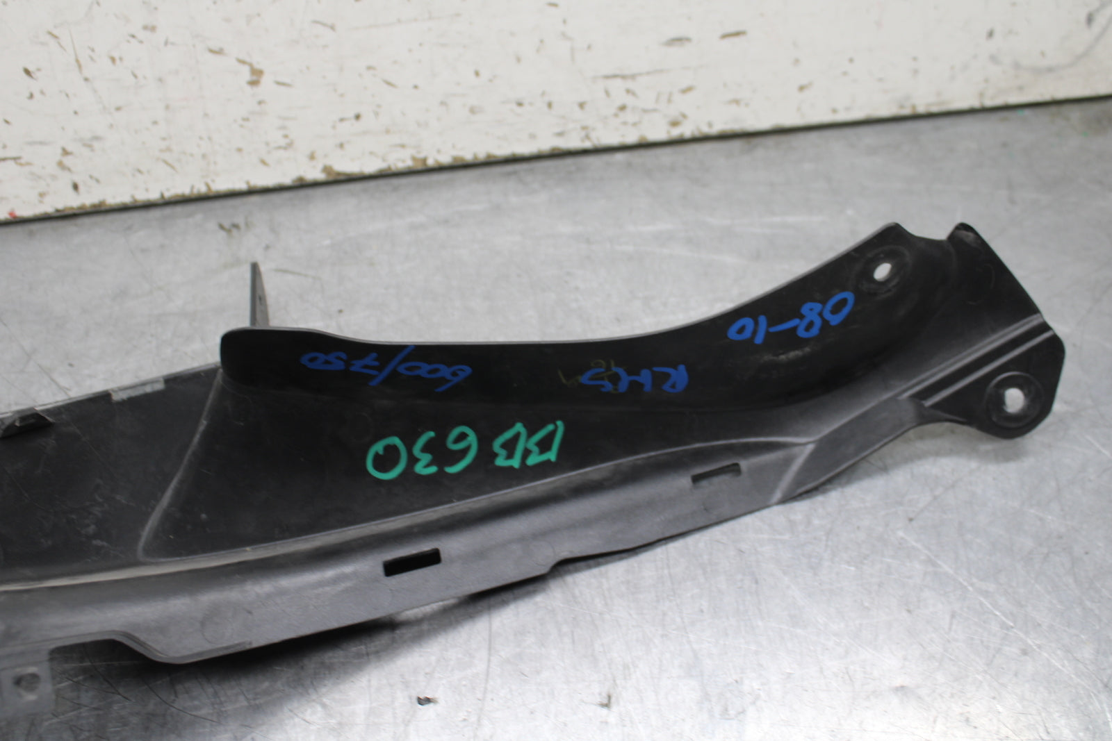 08-10 SUZUKI GSXR 600  RIGHT FRONT UPPER MID SIDE FAIRING COWL PLASTIC BB630