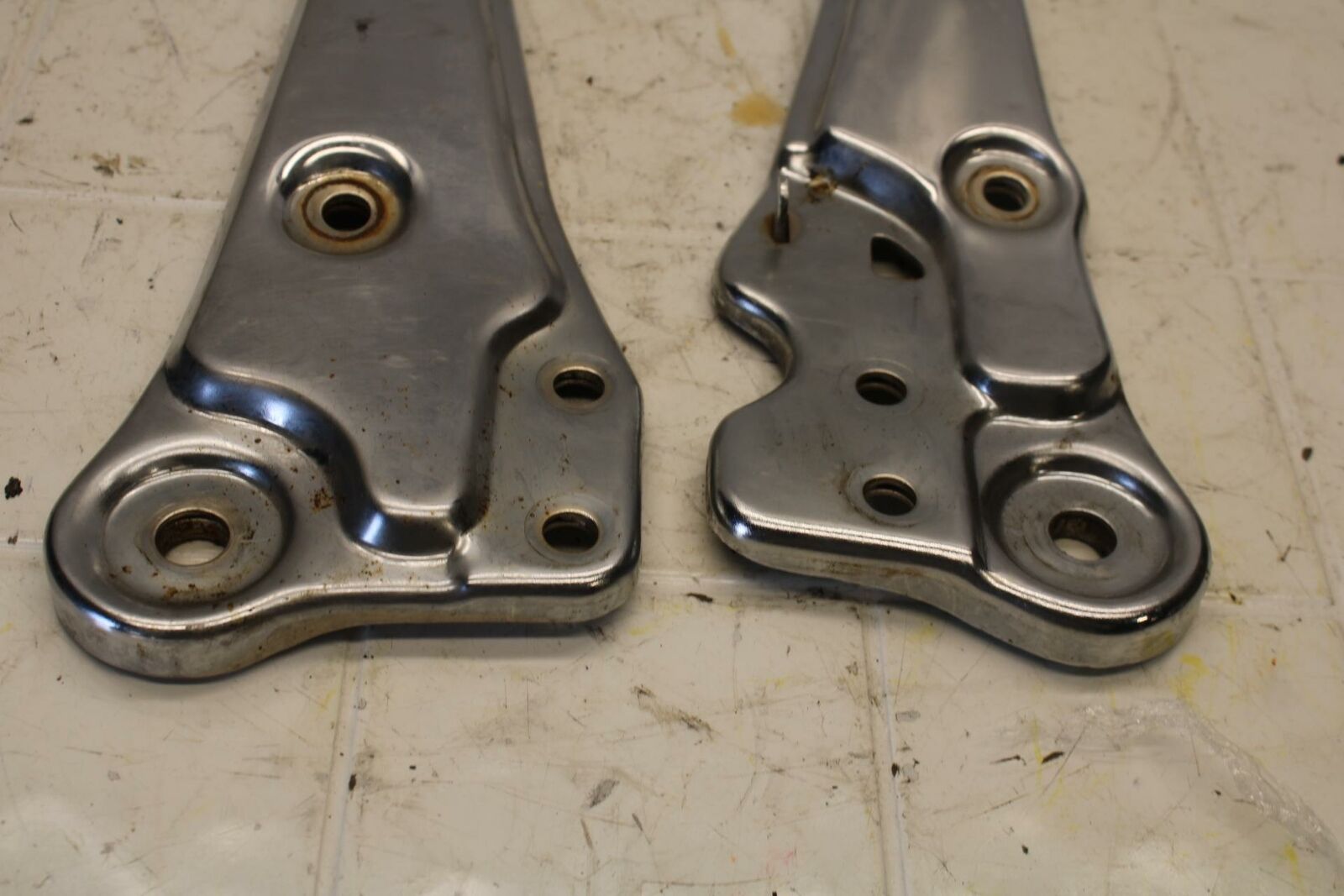 80-83 SUZUKI GS750E RIGHT LEFT FRAME COVERS BB19