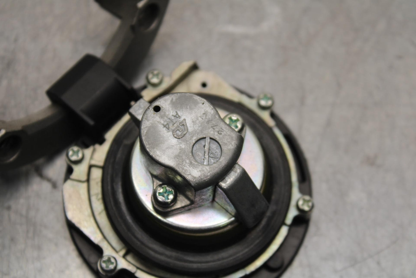 11-22 SUZUKI GSXR600 FUEL TANK GAS CAP WITH KEY BB582