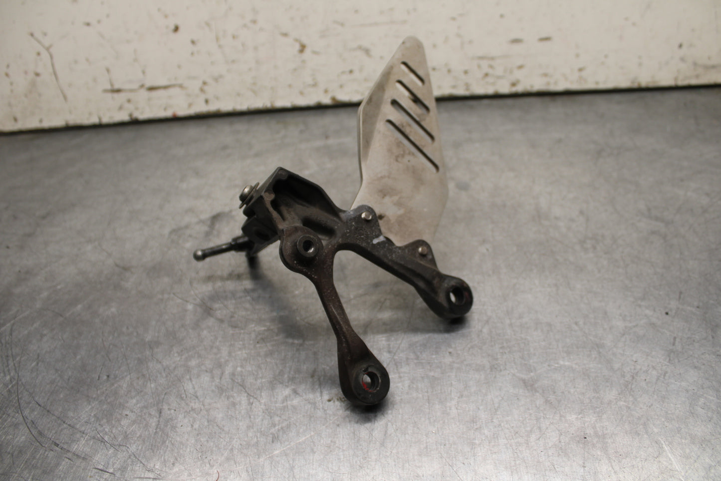 13-17 KAWASAKI NINJA ZX6R ZX636E LEFT REARSET REAR SET DRIVER FOOT PEG BB735
